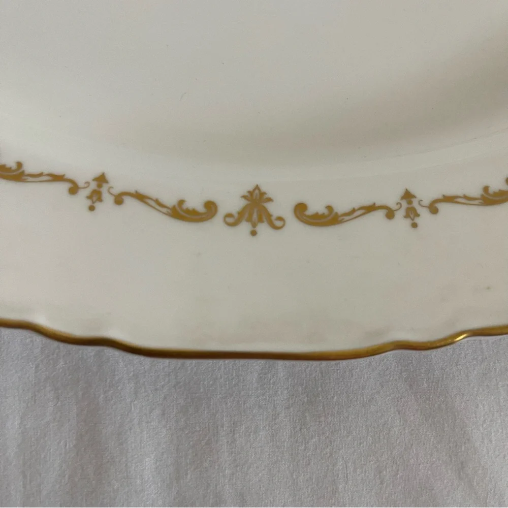 Classic White and Gold Oval Serving Platter Gold Chantilly - Picture 4 of 4